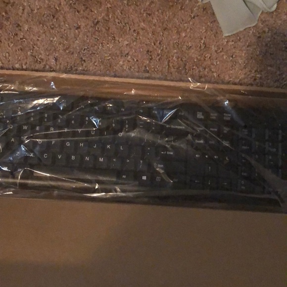 NIB Computer Keyboard - Picture 1 of 3